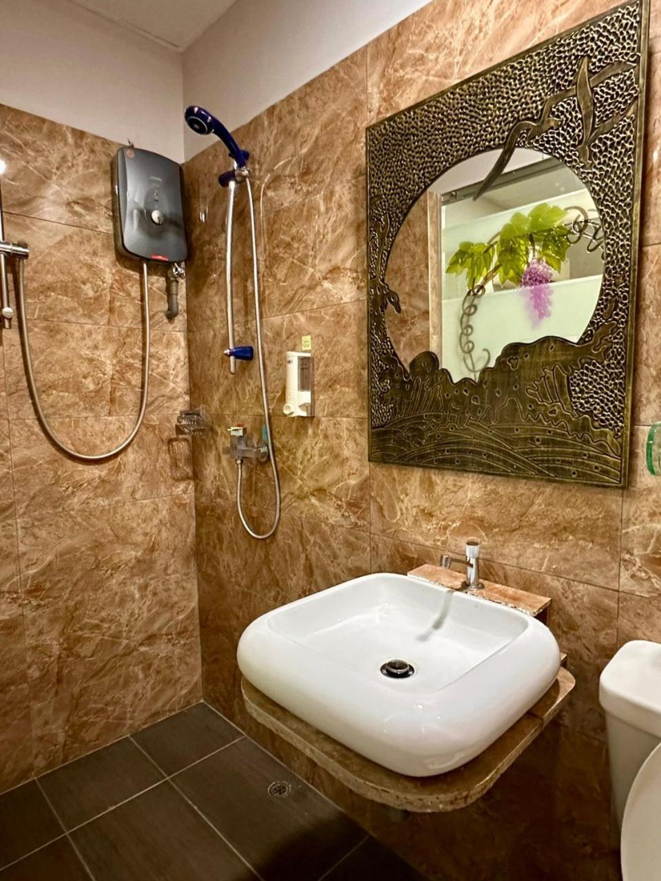 Dingdong Homes Hotel 2*